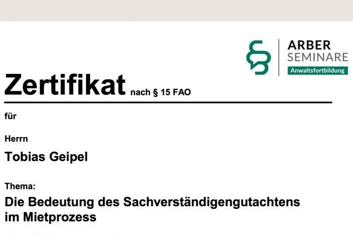 Foto Kontinuierliche Qualifikation an der Schnittstelle von Technik und Recht: Am 20. Oktober 2026 nahm Tobias Geipel an der Fachfortbildung „Die Bedeutung des Sachverständigengutachtens im Mietprozess“ (ARBER-Seminare) teil, geleitet von Joachim Seus (Vorsitzender Richter am Landgericht). Im Fokus standen aktuelle Anforderungen an Beweisbeschlüsse, Tatsachenfeststellungen und die gerichtliche Verwertbarkeit. Foto Kontinuierliche Qualifikation an der Schnittstelle von Technik und Recht: Am 20. Oktober 2026 nahm Tobias Geipel an der Fachfortbildung „Die Bedeutung des Sachverständigengutachtens im Mietprozess“ (ARBER-Seminare) teil, geleitet von Joachim Seus (Vorsitzender Richter am Landgericht). Im Fokus standen aktuelle Anforderungen an Beweisbeschlüsse, Tatsachenfeststellungen und die gerichtliche Verwertbarkeit.